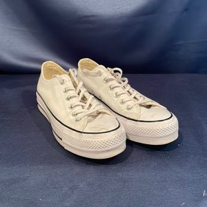 CONVERSE- Low top platform white